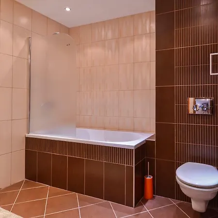 The Maisonette With 2 Bedrooms And 2 Bathrooms Апартаменты *