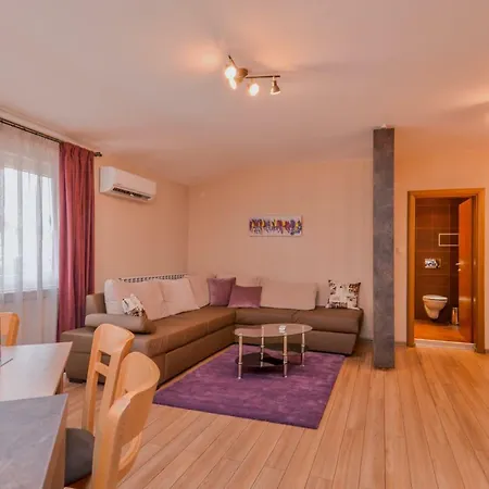 The Maisonette With 2 Bedrooms And 2 Bathrooms Апартаменты София