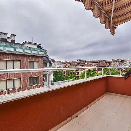The Maisonette With 2 Bedrooms And 2 Bathrooms *