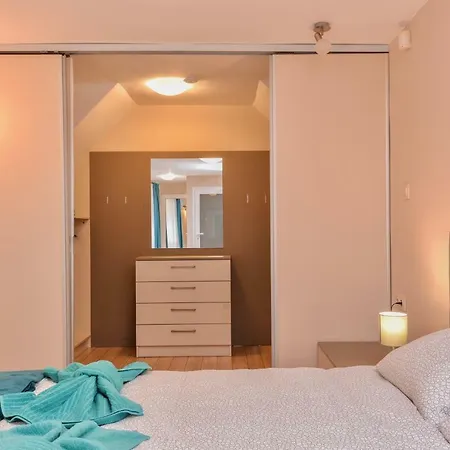 The Maisonette With 2 Bedrooms And 2 Bathrooms Apartment *
