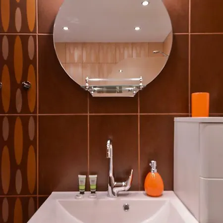 The Maisonette With 2 Bedrooms And 2 Bathrooms Apartment *